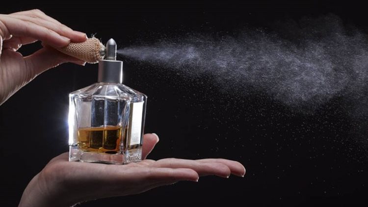 ما حكم استعمال العطر للصائم