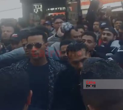 زحام شديد حول محمد رمضان أثناء تصويره كواليس برنامجه مدفع رمضان في محطة مصر