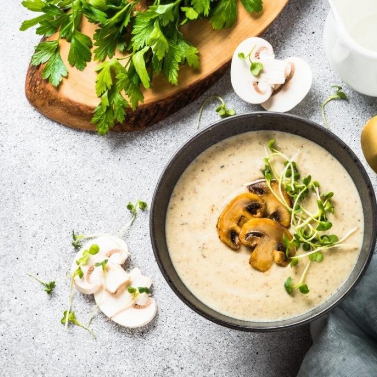 طريقة عمل شوربة الدجاج بالثوم المشوي