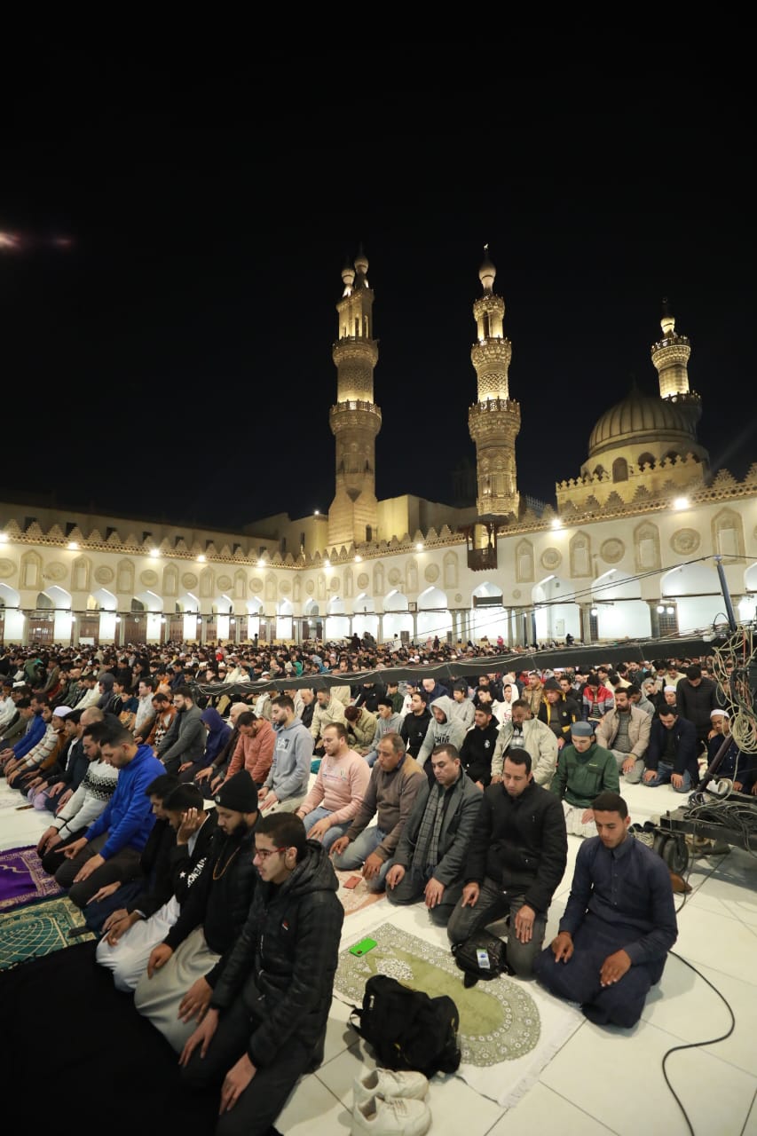 الجامع الأزهر يؤدي صلاة التراويح في الليلة الأولى من شهر رمضان