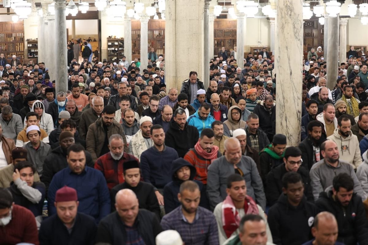 بروايات الأئمة البزي وابن وردان وورش والدوري.. الجامع الأزهر يقيم التراويح بحضور آلاف المصلين في الليلة السابعة من رمضان